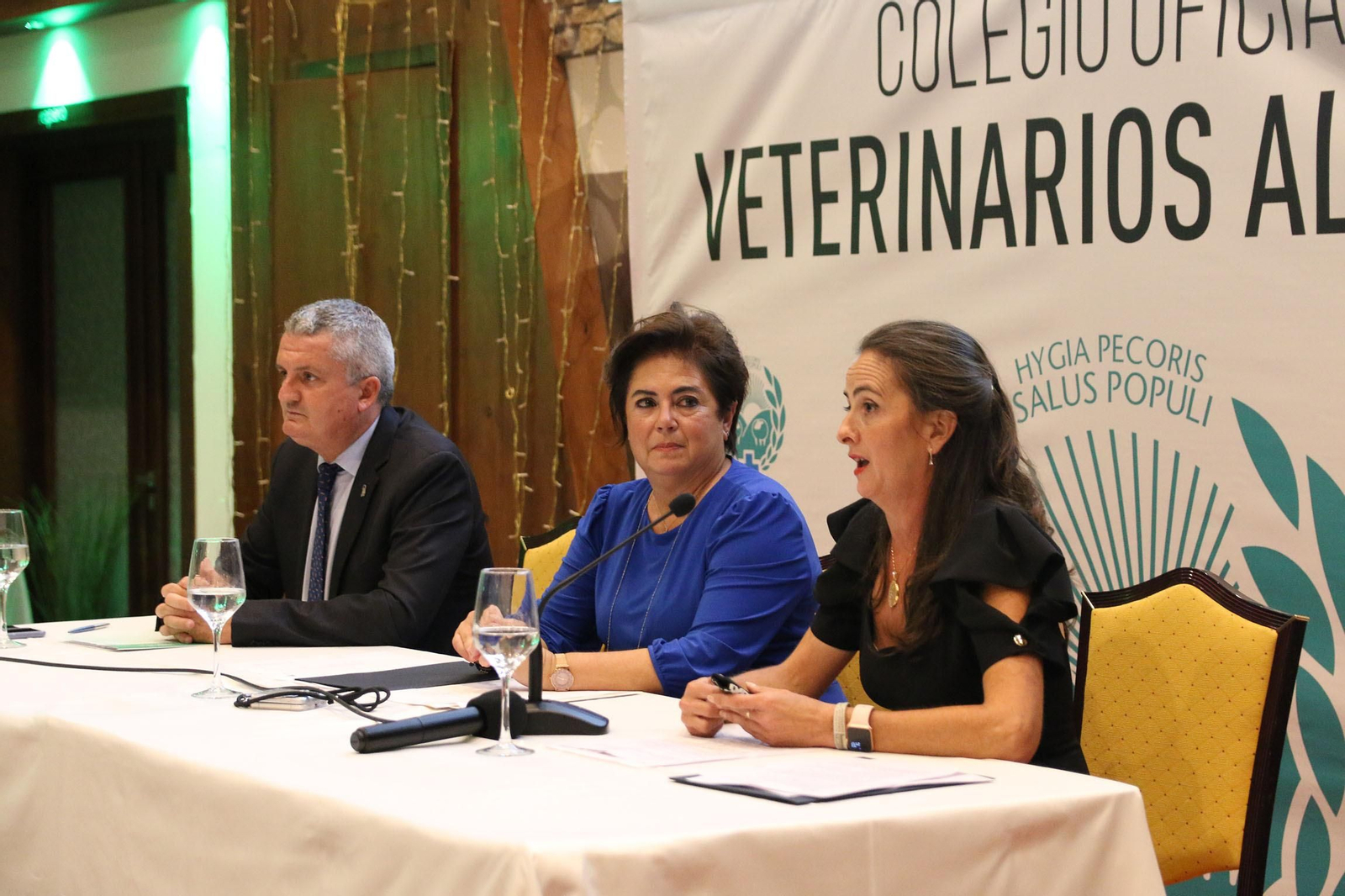 Fotogalería del acto del Colegio de Veterinarios por el día de su patrón