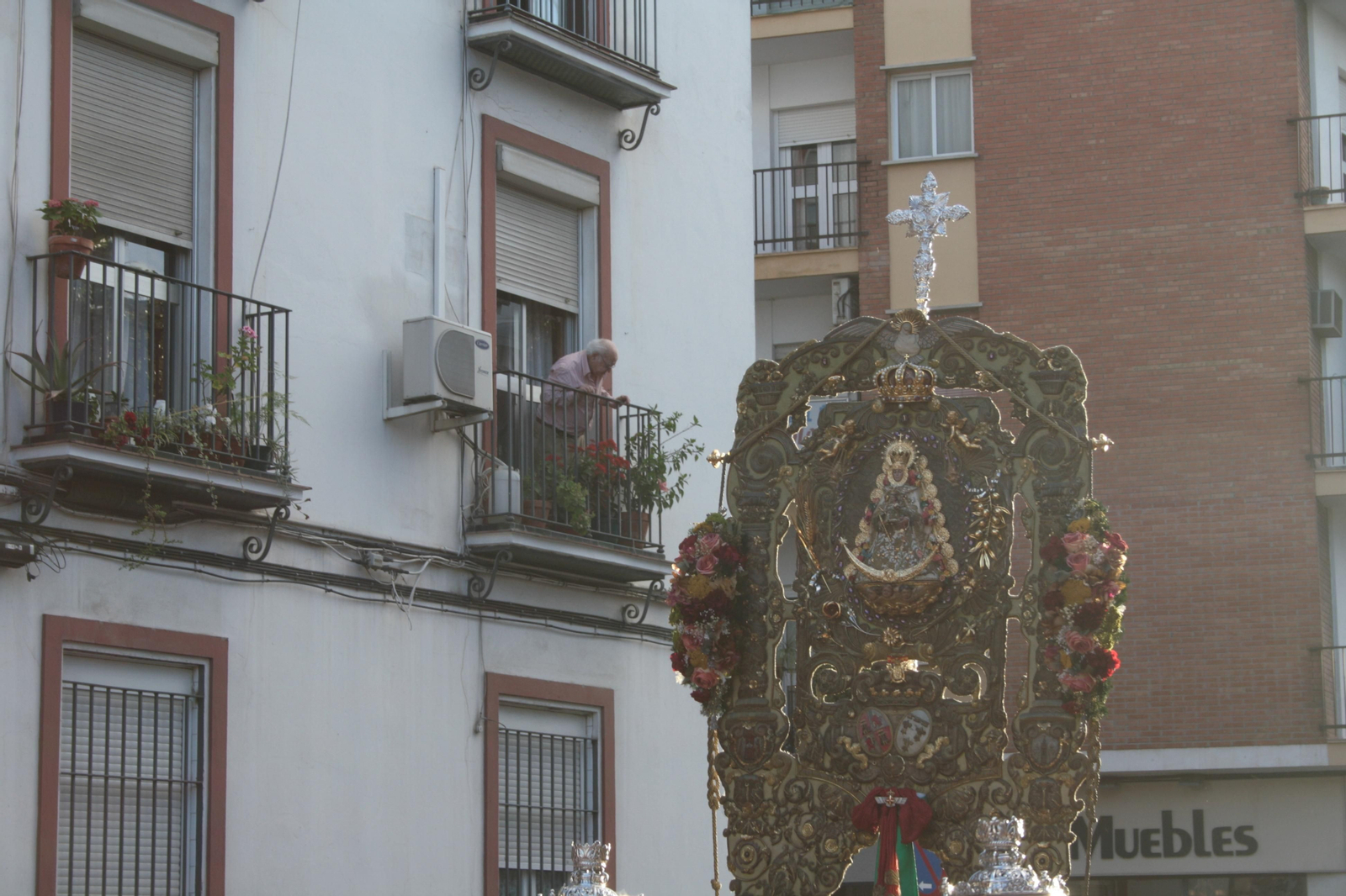 Traslado del Simpecado de la Hermandad del Rocío de Triana, en imágenes