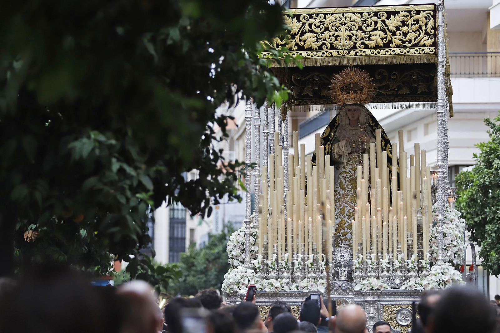 Imágenes de la salida extraordinaria de la Virgen del Rocío y Esperanza