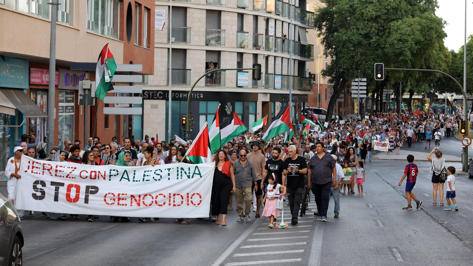 Imágenes de la manifestación 'Jerez con Palestina STOP Genocidio'