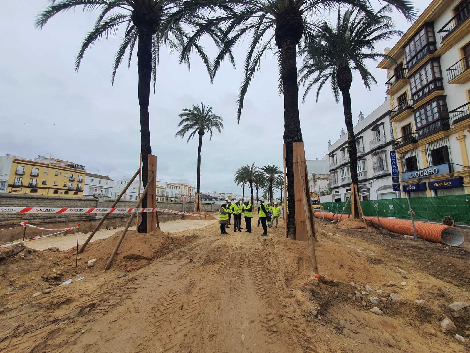 Visita de los representantes municipales y empresas adjudicatarias a la obra de la Alameda del Río.