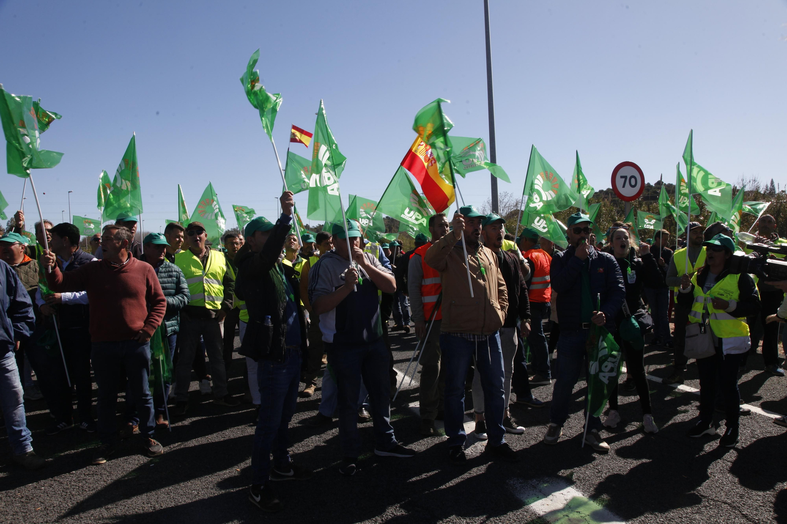 Imágenes de la manifestación de agricultores en el Puente Internacional del Guadiana