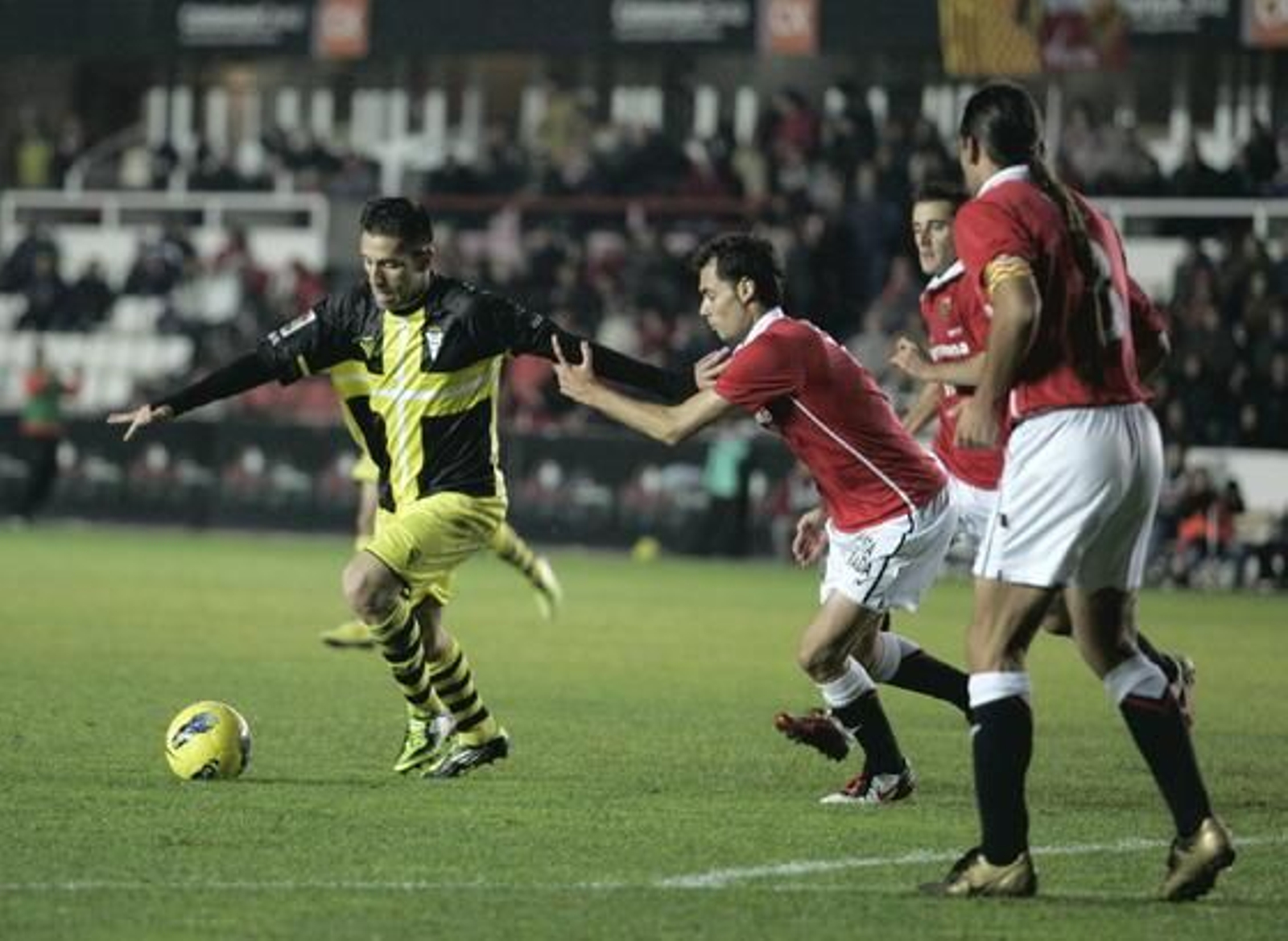 El Córdoba empata ante Tarragona pese a acabar con uno menos (0-0). / LOF
