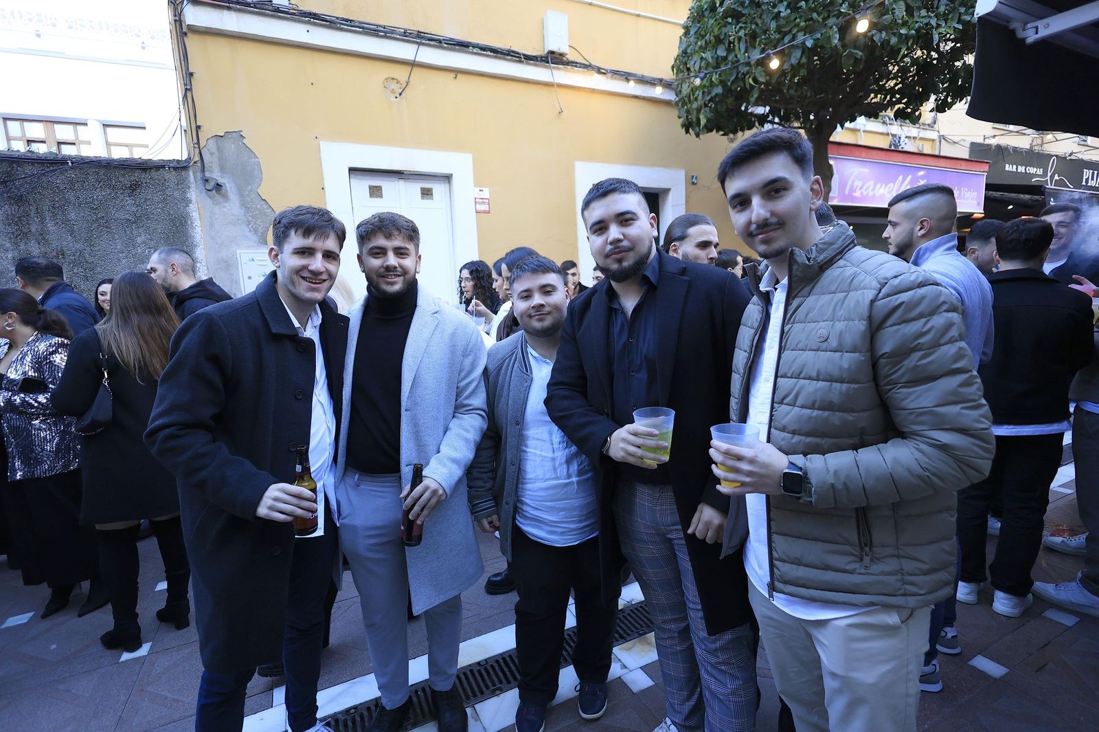 La Línea explota de gente en la tardebuena más animada, en imágenes