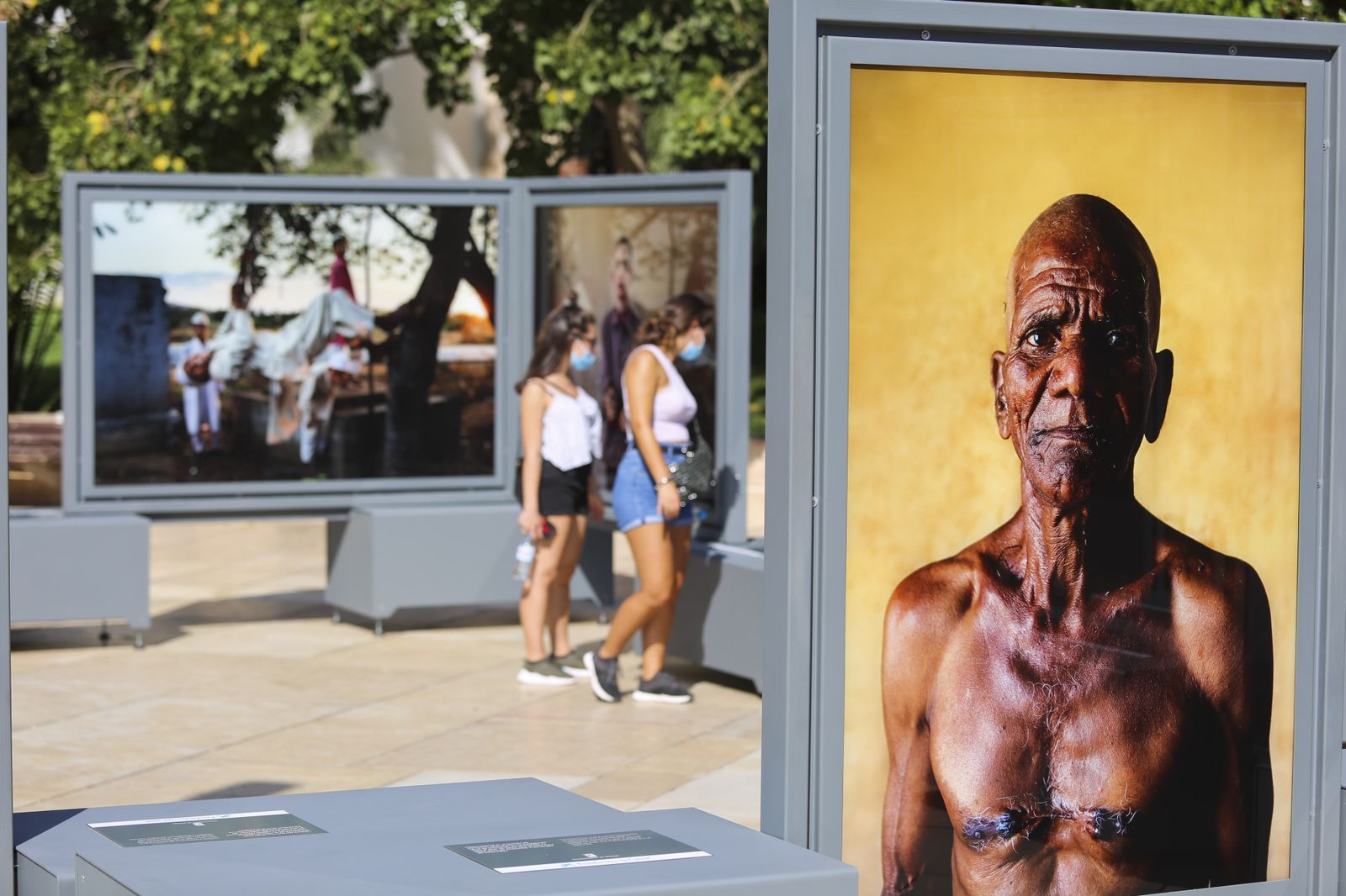 Fotos de la exposición sobre la vida cotidiana en la India de la calle Alcazabilla
