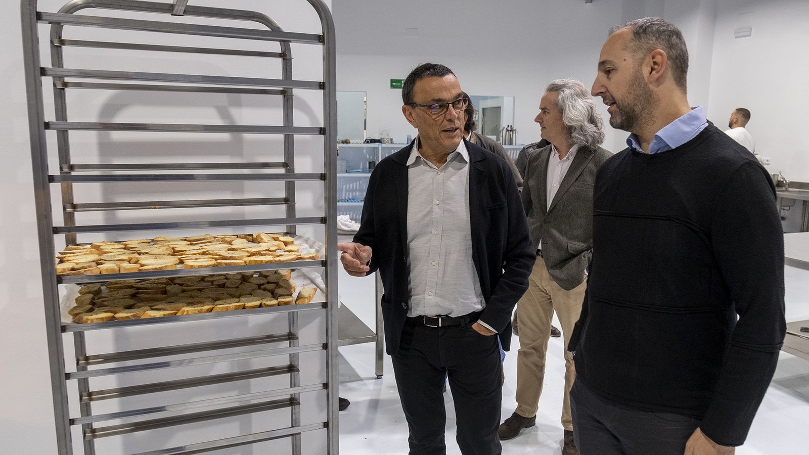 Un momento de la visita del presidente de la Diputación de Huelva.