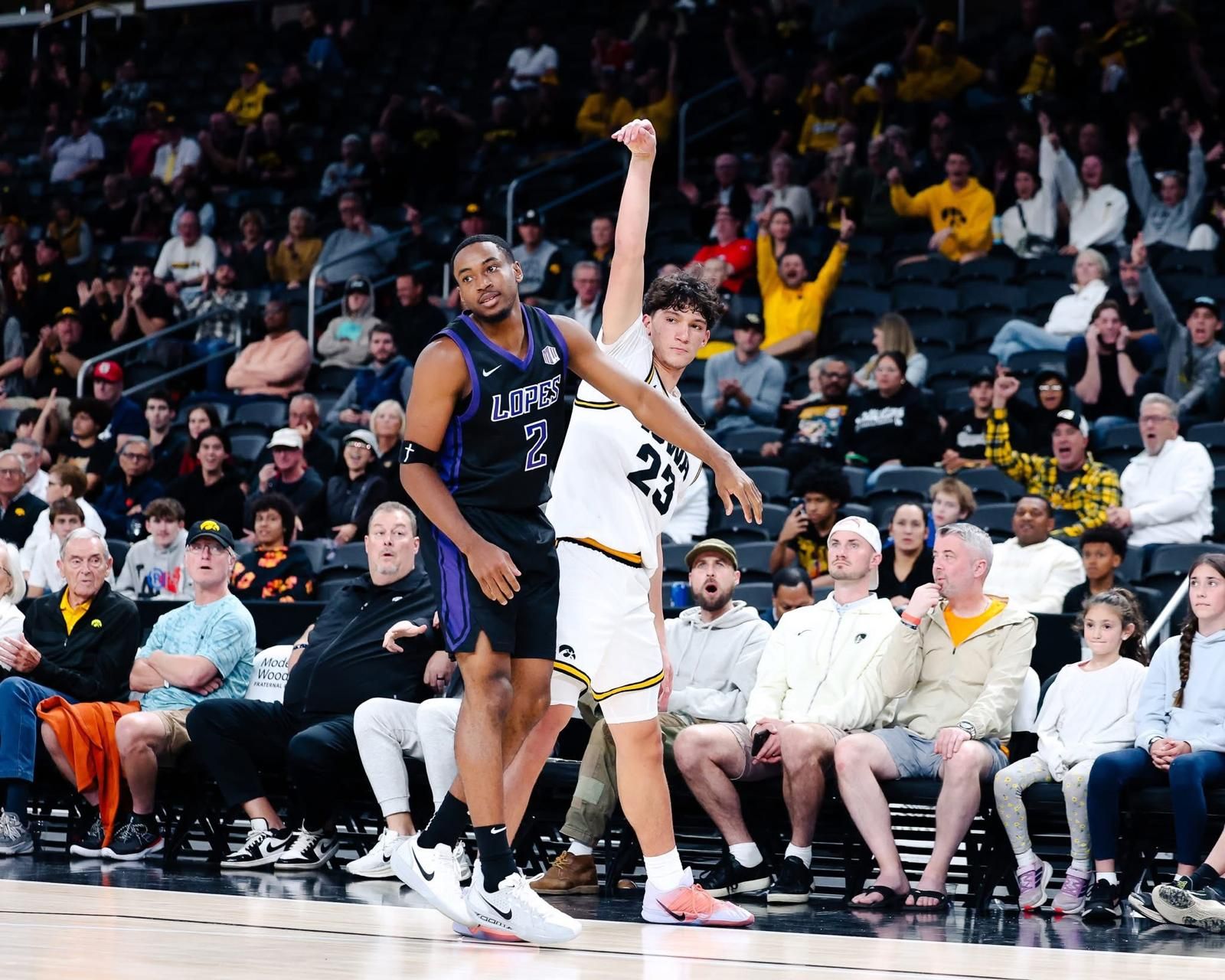 Álvaro Folgueiras y Mario Saint-Supéry, cara y cruz en la jornada NCAA