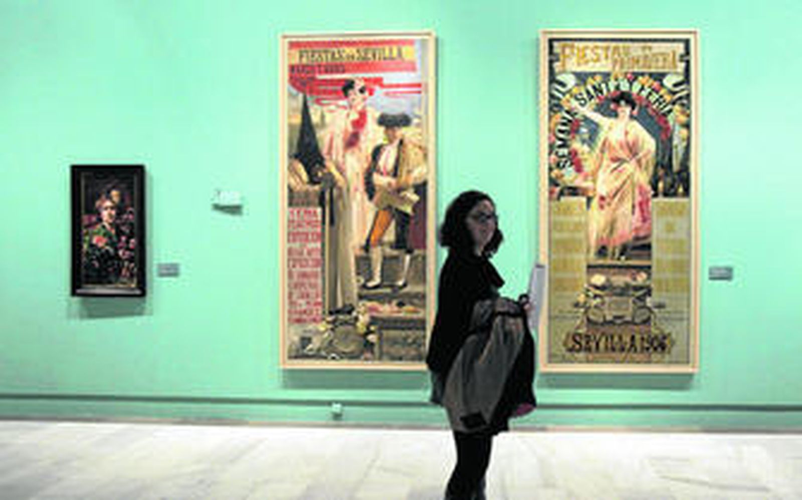 Dos de los carteles de las Fiestas de Primavera de Sevilla que han sido restaurados expresamente para esta exposición.