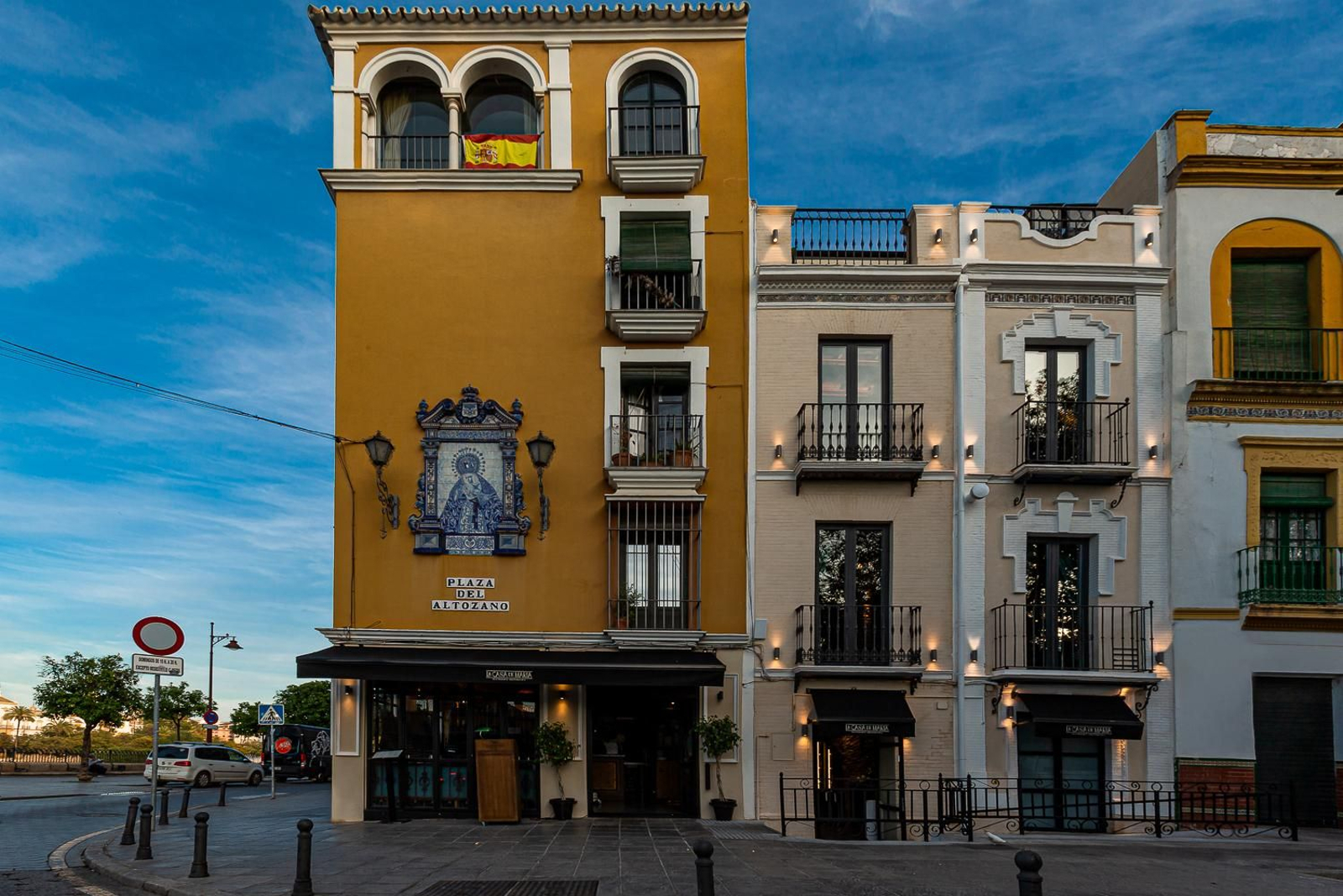 Exterior del local en la Plaza del Altozano. Exterior del local en la Plaza del Altozano.