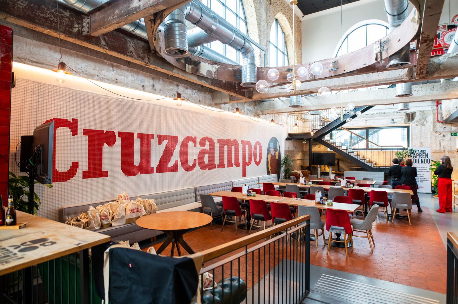 Las fotos de jugadores del Betis y del Sevilla en la Cruzcampo