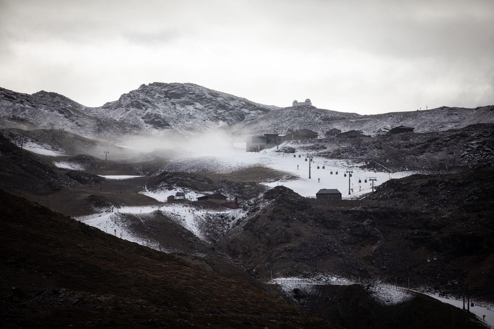 Aspecto de la parte alta de la pista del Río en Sierra Nevada esta mañana