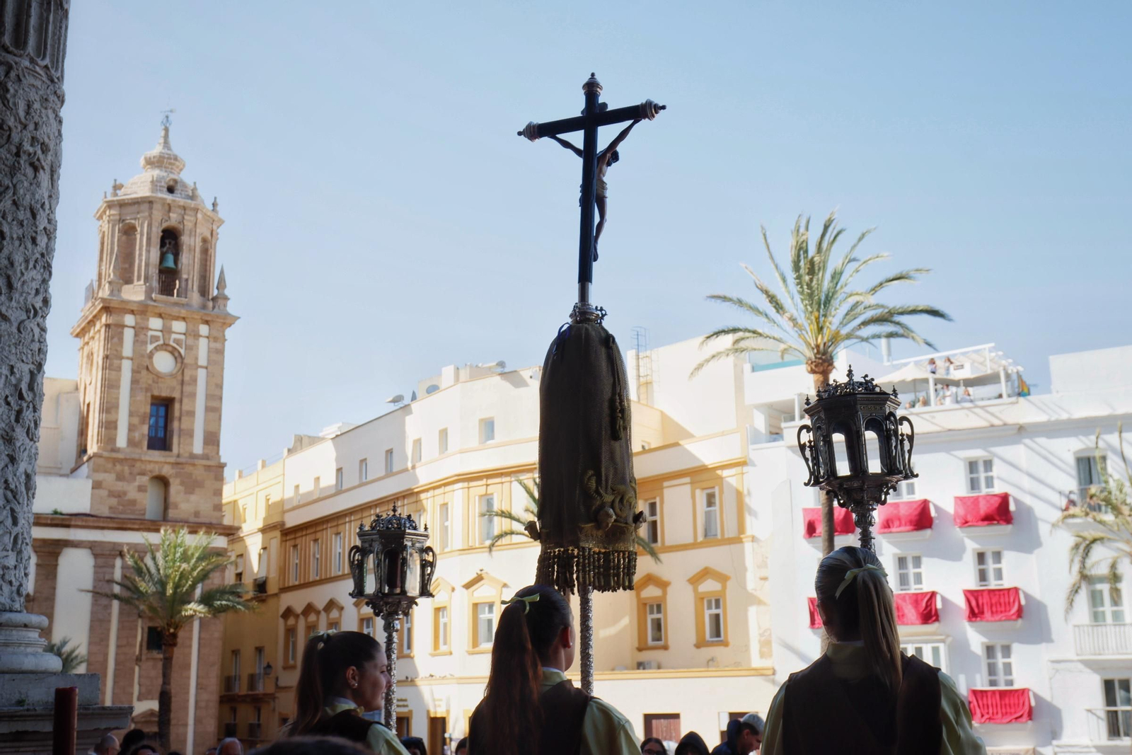 Las imágenes del traslado de Prendimiento desde la Catedral en la Semana Santa de Cádiz 2025