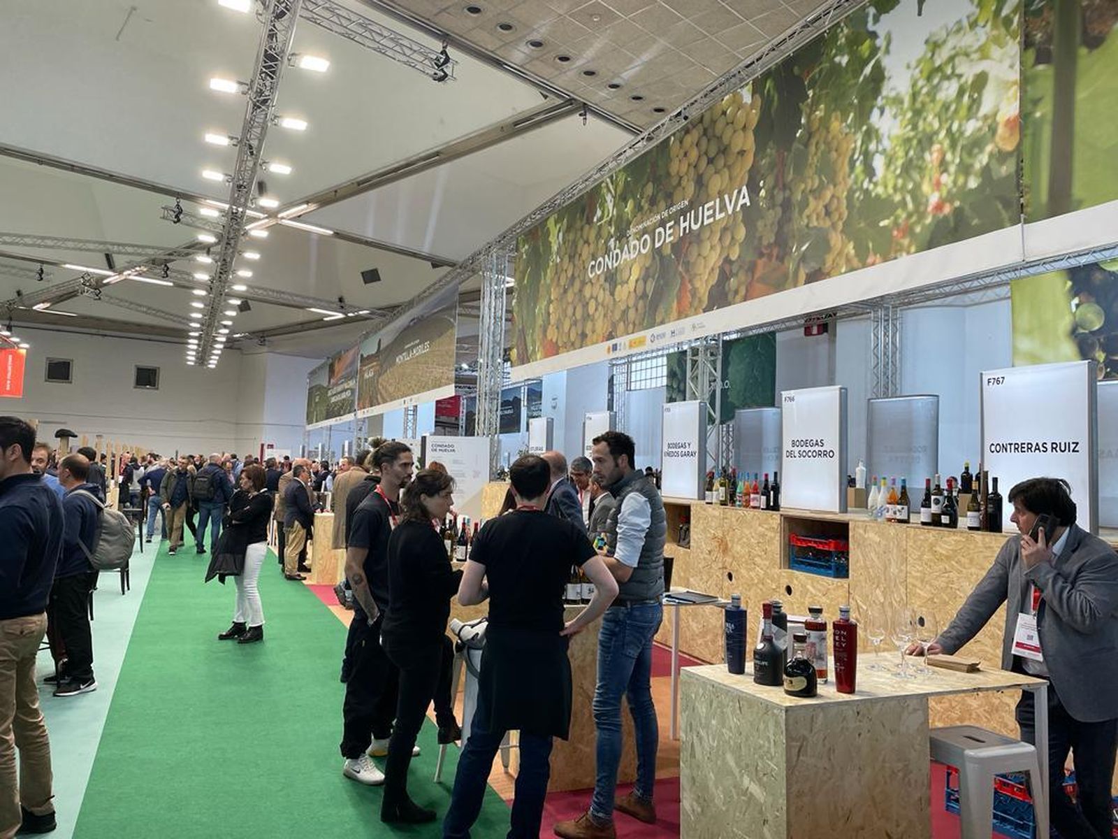 Stand de la DD OO PP Condado de Huelva en la Barcelona Wine Week.