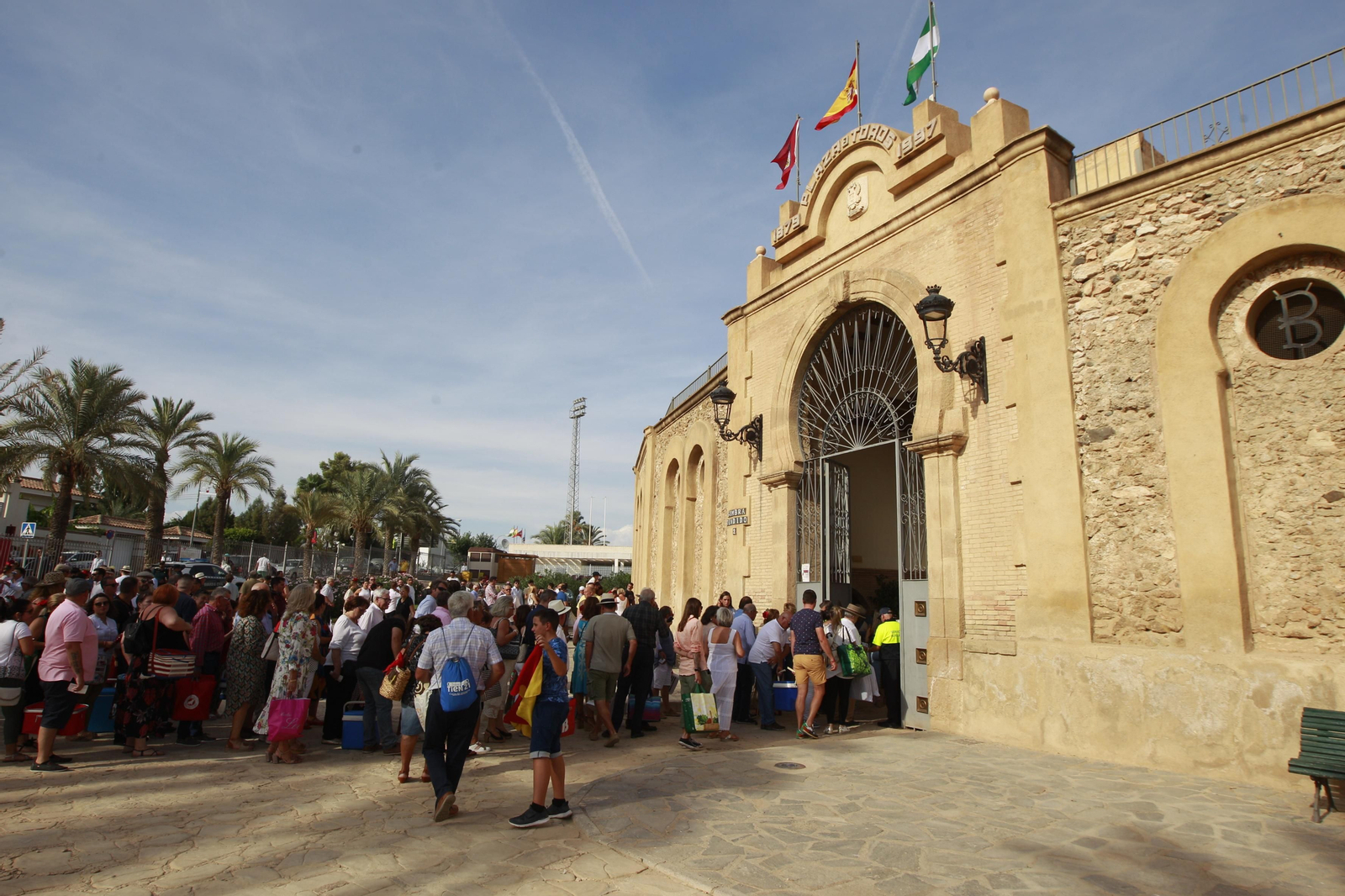 Imágenes de la corrida de toros de la Feria de Vera, con Morante de la Puebla, Emilio de Justo y Pablo Aguado