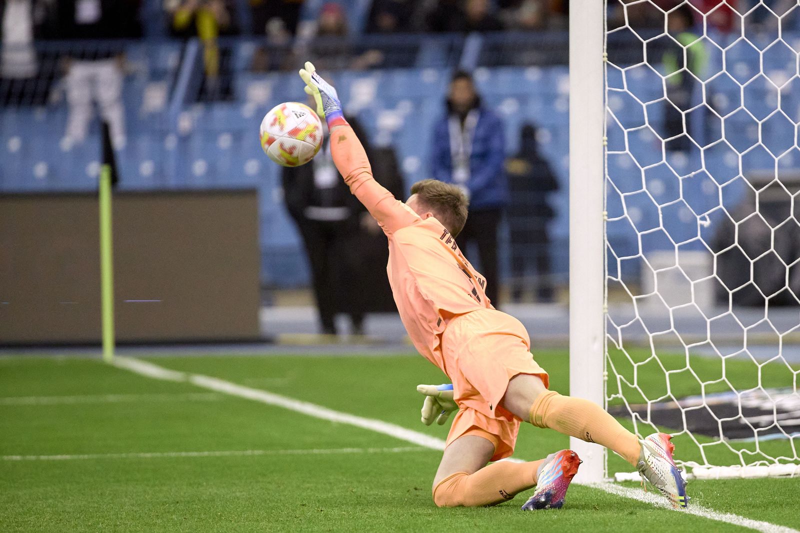 Las fotos de la prórroga y los penaltis del Betis - Barcelona