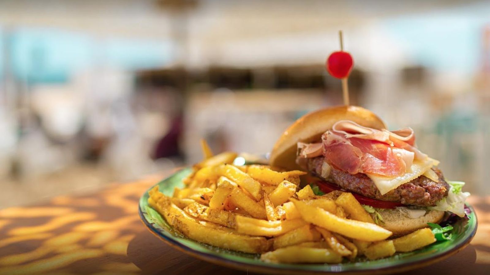 Hamburguesa en el Santa Pura Club