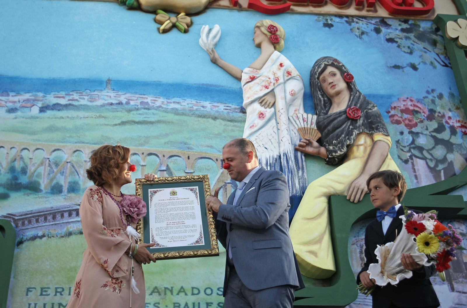 Imágenes del acto de coronación de la Feria de Los Barrios