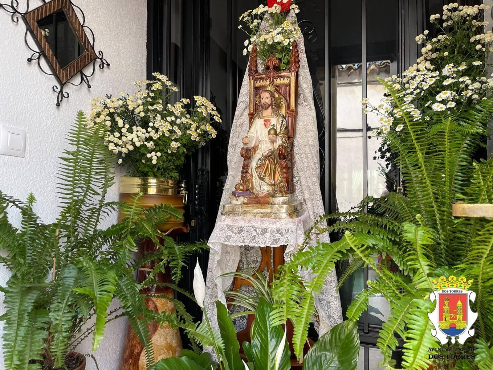 Una ruta en fotografías por los altares del Corazón de Jesús en Dos Torres Una ruta en fotografías por los altares del Corazón de Jesús en Dos Torres