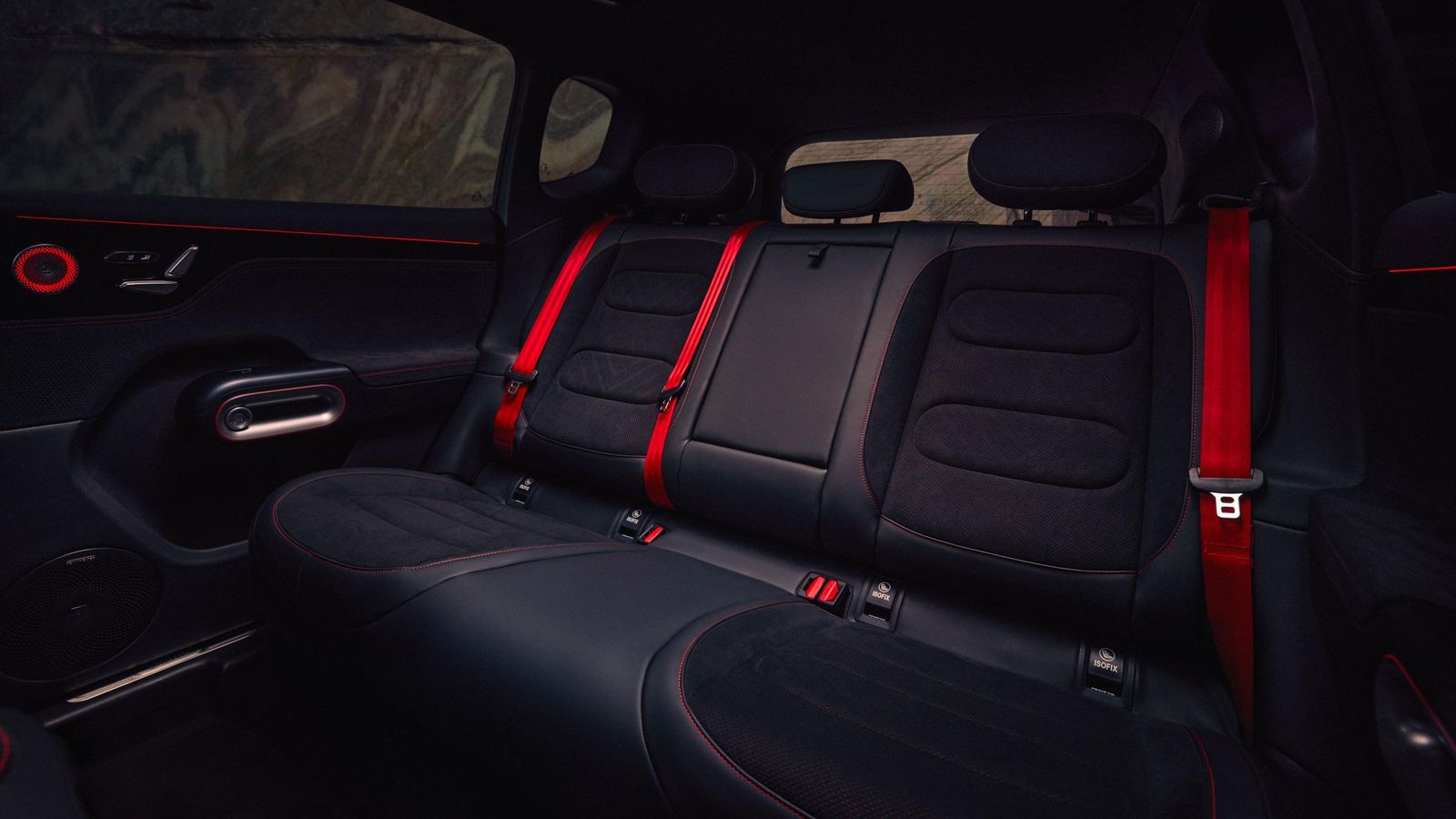 Tanto en el interior como el exterior abundan los detalles diferenciales respecto a otros Smart #5. En este caso, por ejemplo, luz ambiental, tapicería o cinturones son algunos de ellos.