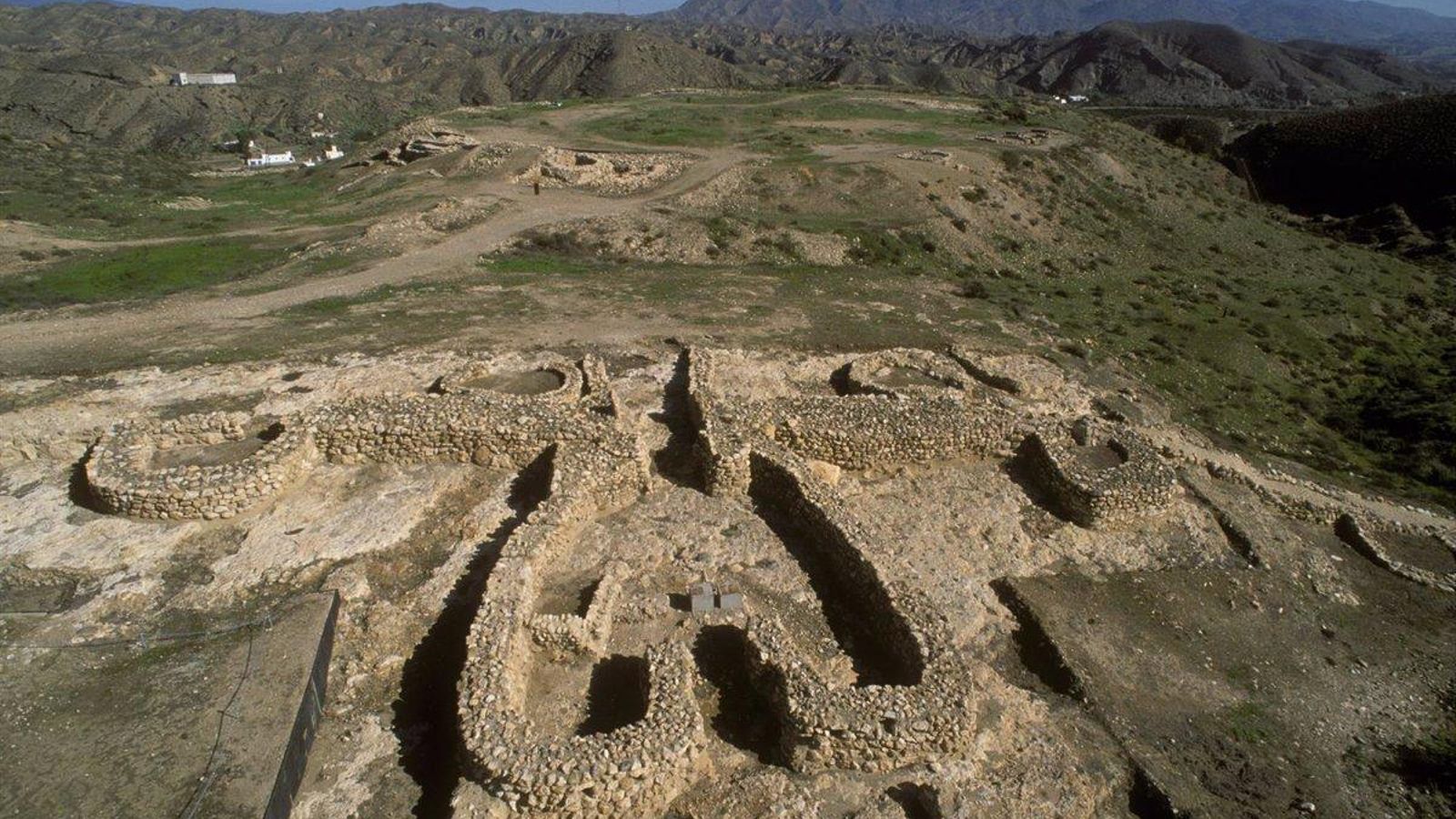 Puerta de Los  Millares, en Santa Fe de Mondújar .