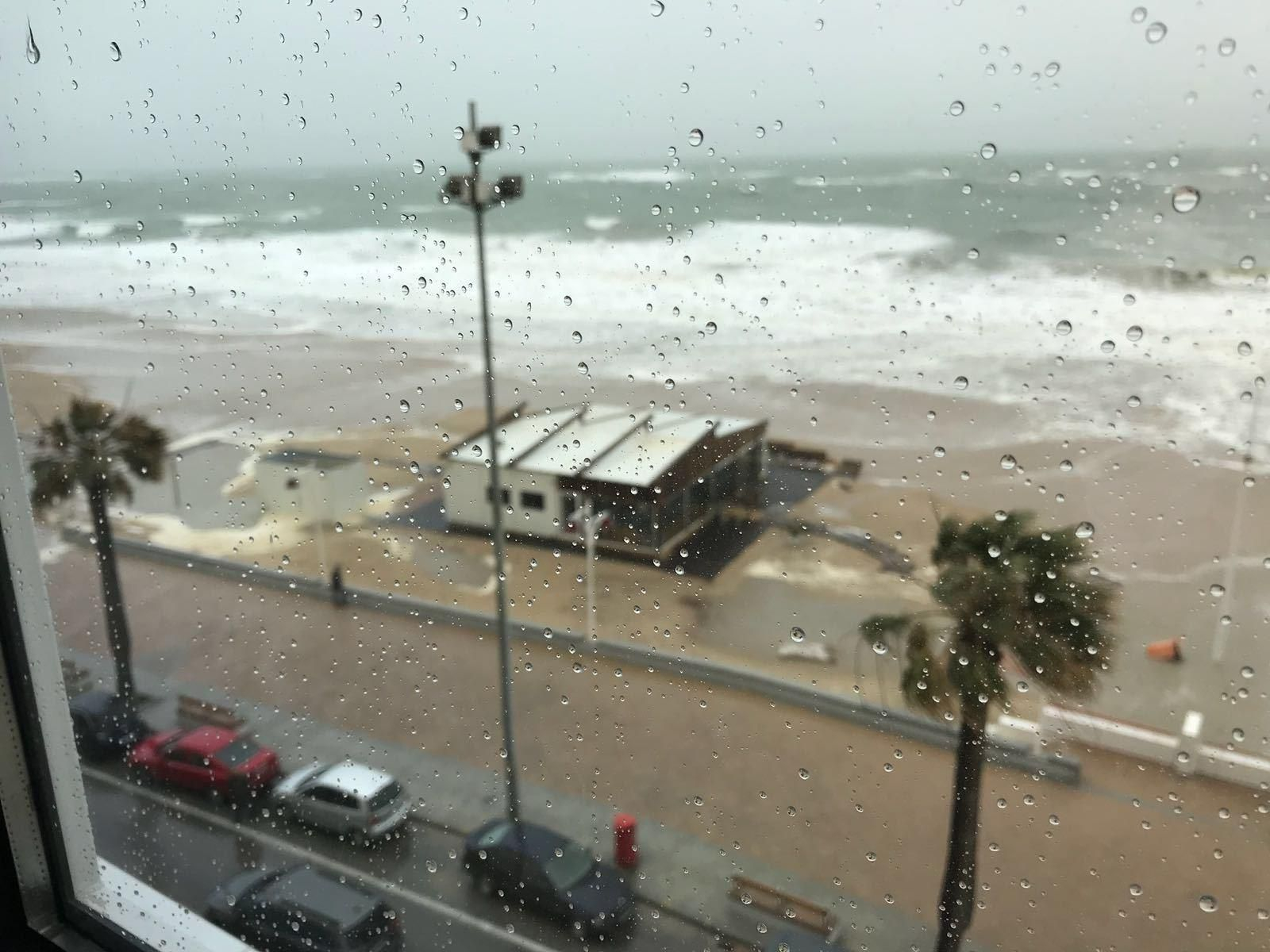 El temporal se deja notar en la costa gaditana.