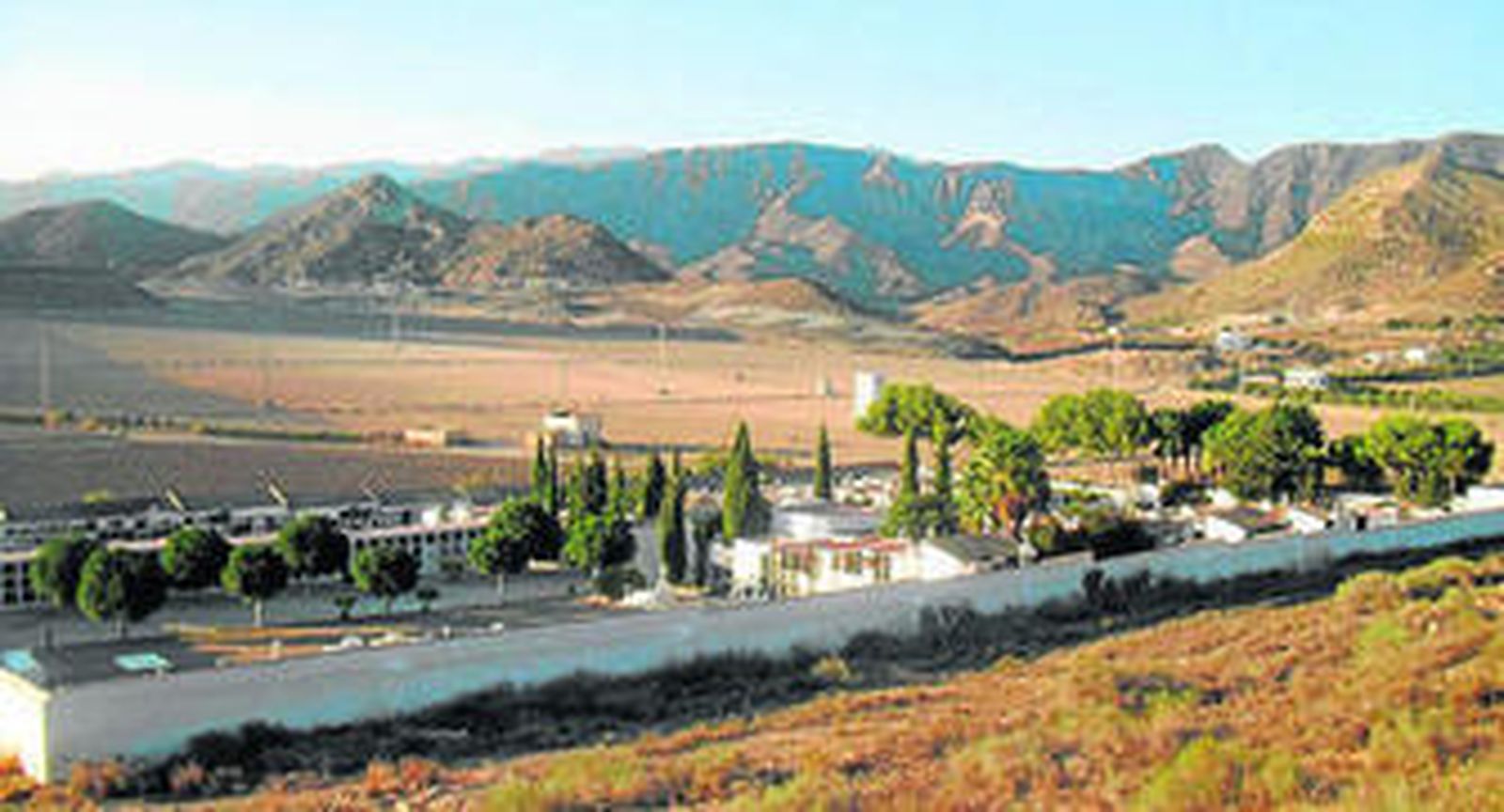 El Ayuntamiento ha establecido las tasas de servicios del cementerio.