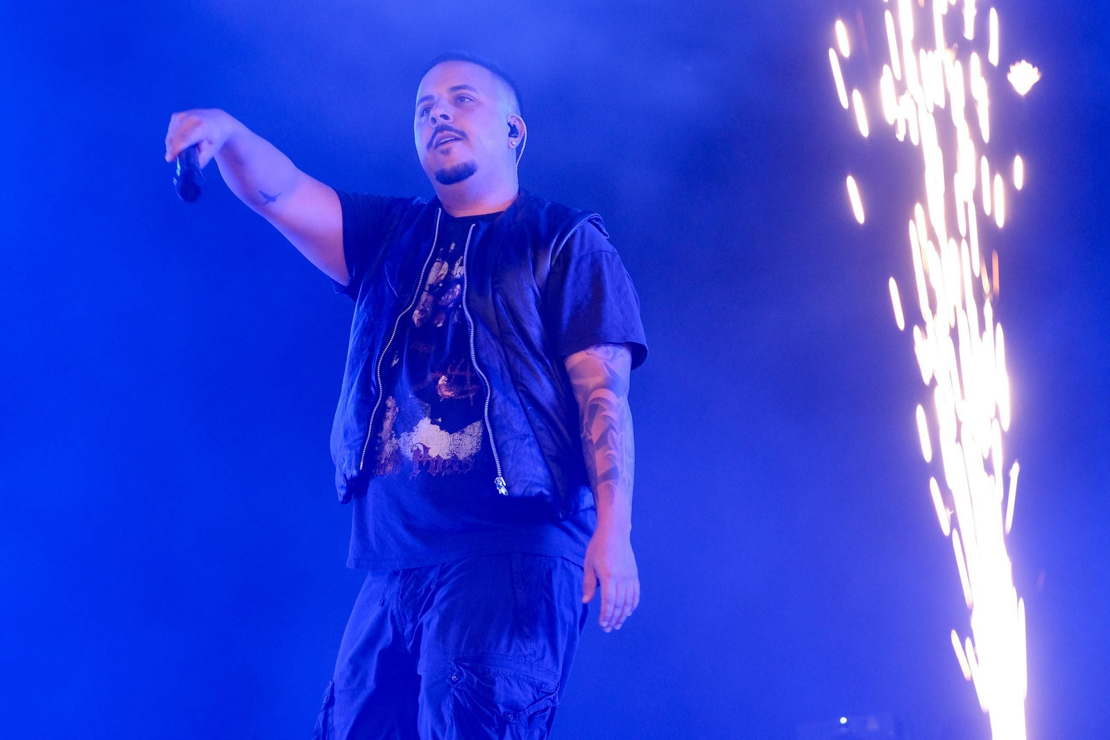 Concierto de Cruz Cafuné en el Cabaret Festival