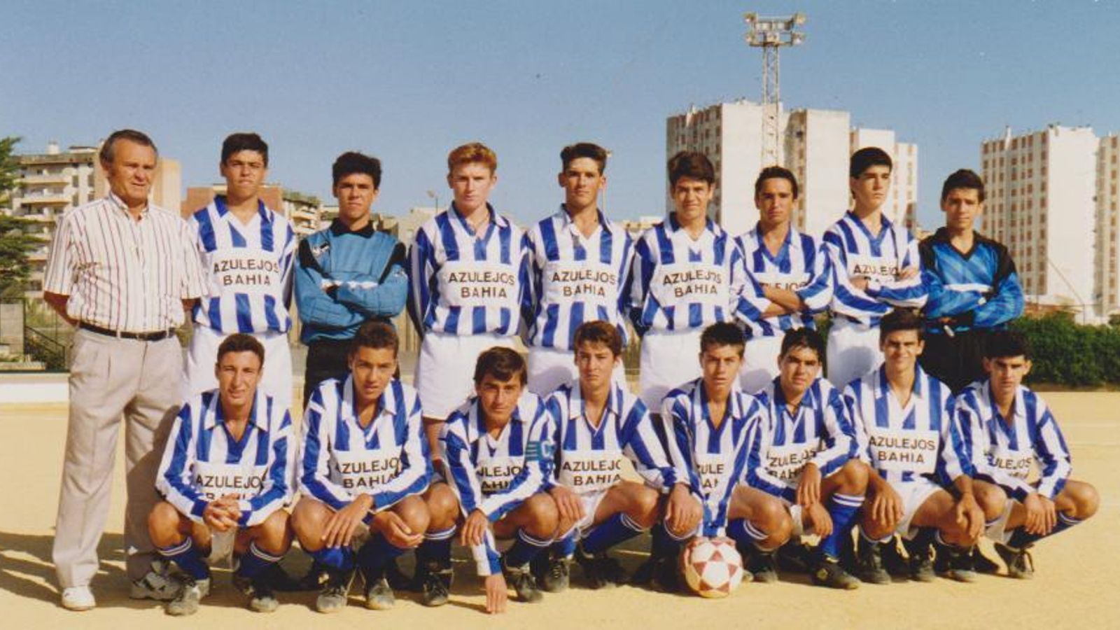 Jesús Azurmendi -cuarto por la izquierda de pie- fue jugador de la cantera industrialista. Jesús Azurmendi -cuarto por la izquierda de pie- fue jugador de la cantera industrialista.
