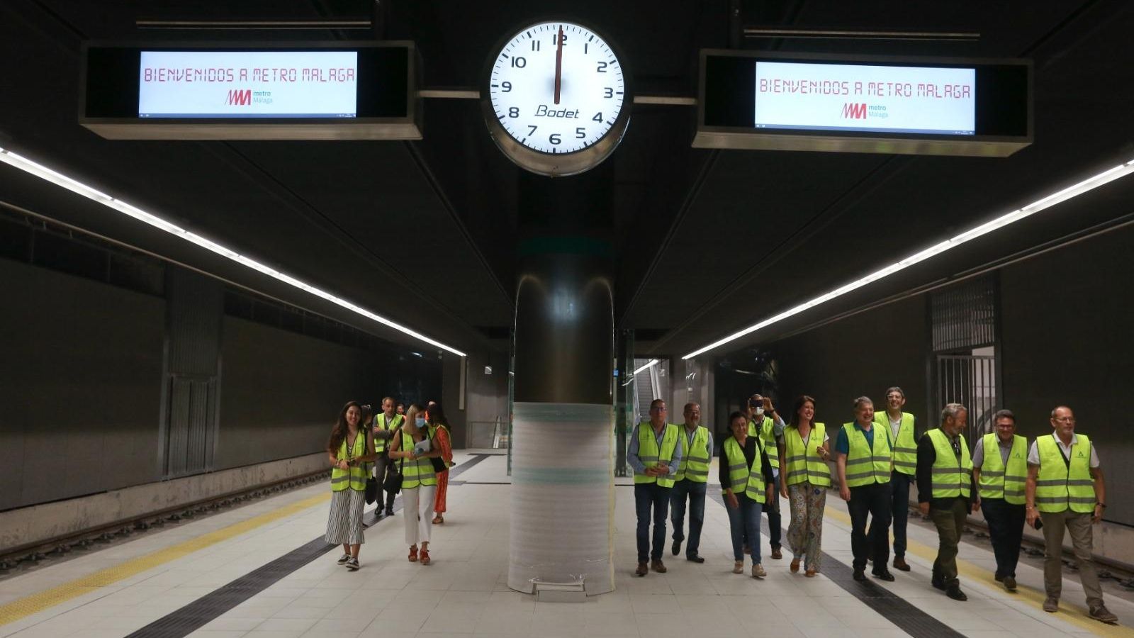 Un grupo de comerciantes durante la visita a las estaciones Guadalmedina y Atarazanas del Metro de Málaga Un grupo de comerciantes durante la visita a las estaciones Guadalmedina y Atarazanas del Metro de Málaga