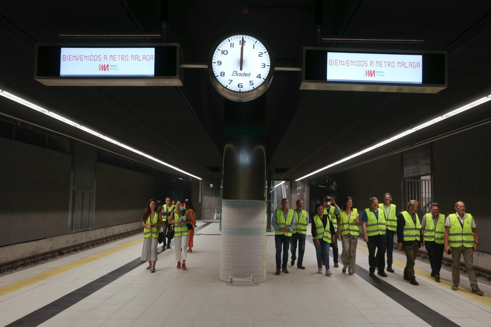 Un grupo de comerciantes durante la visita a las estaciones Guadalmedina y Atarazanas del Metro de Málaga Un grupo de comerciantes durante la visita a las estaciones Guadalmedina y Atarazanas del Metro de Málaga