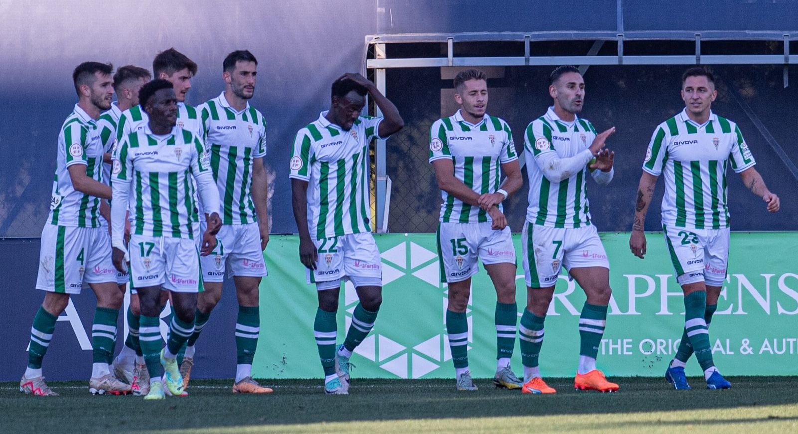 Los jugadores del Córdoba CF celebran un gol.