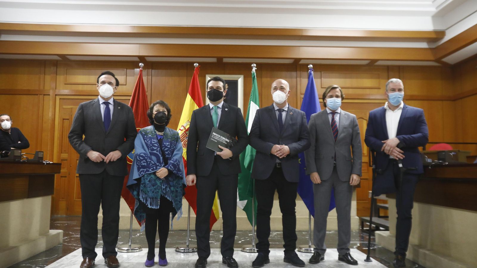 Gómez Villamandos, Valenzuela, Bellido, Ruiz, Repullo y Granados, en el Ayuntamiento.