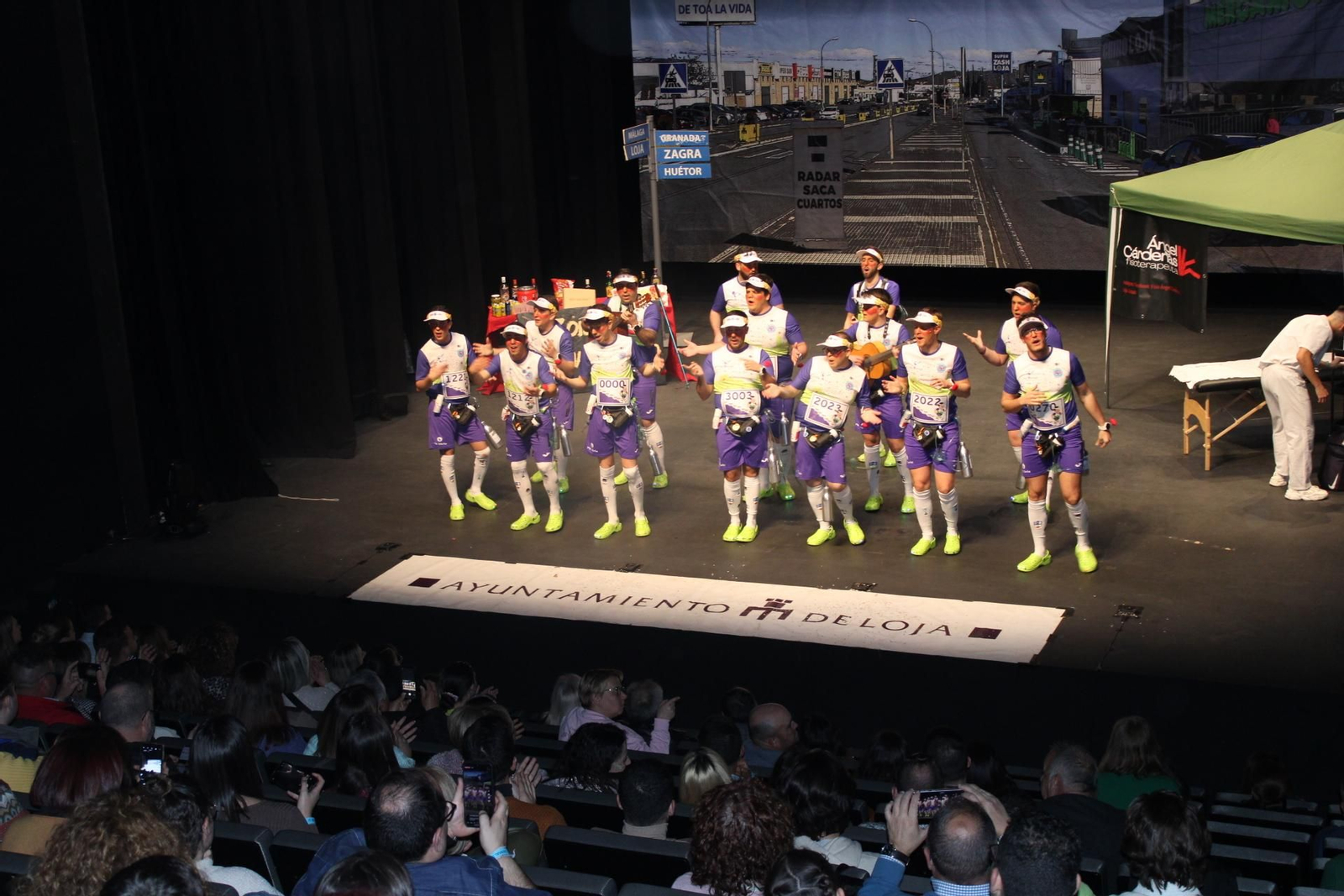 Imagen de una de las agrupaciones actuando en el concurso de Carnaval de Loja
