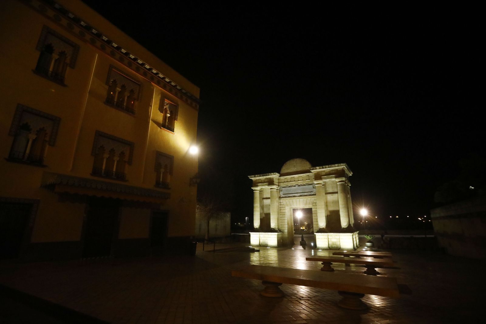 Fotografías: Un paseo por la solitaria Córdoba del toque de queda
