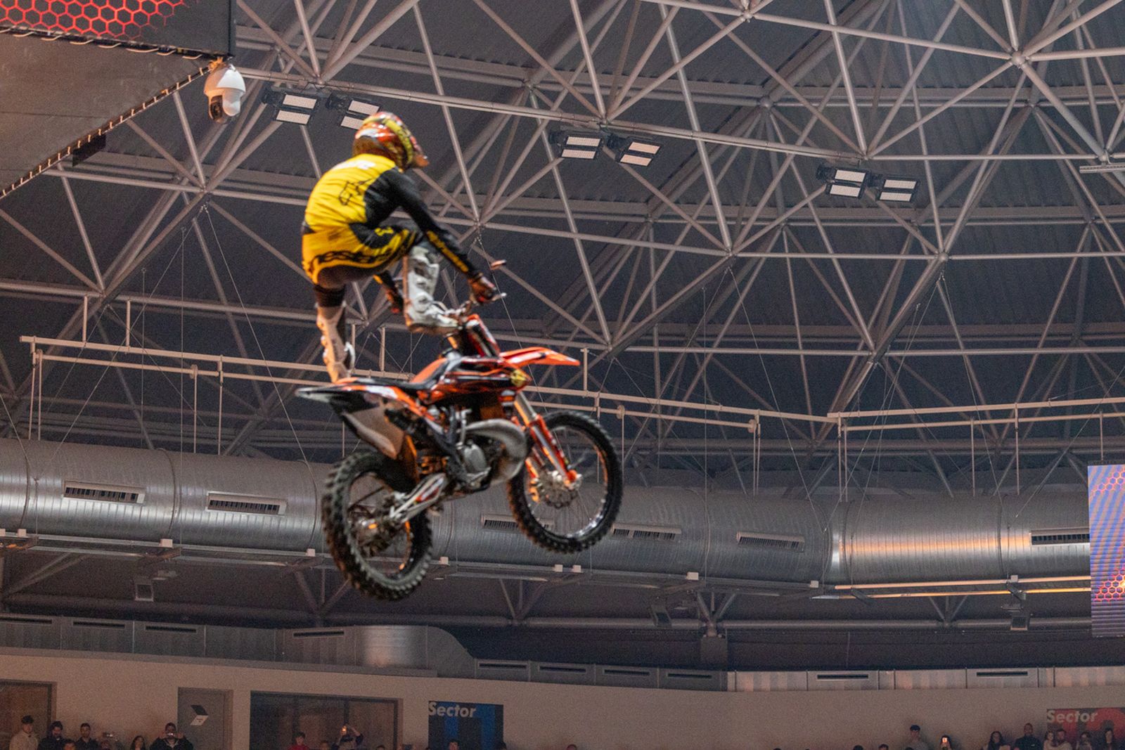 En imágenes: el Olivo Arena vibra con piruetas y motor en estado puro en el Soloflow Freestyle (1)