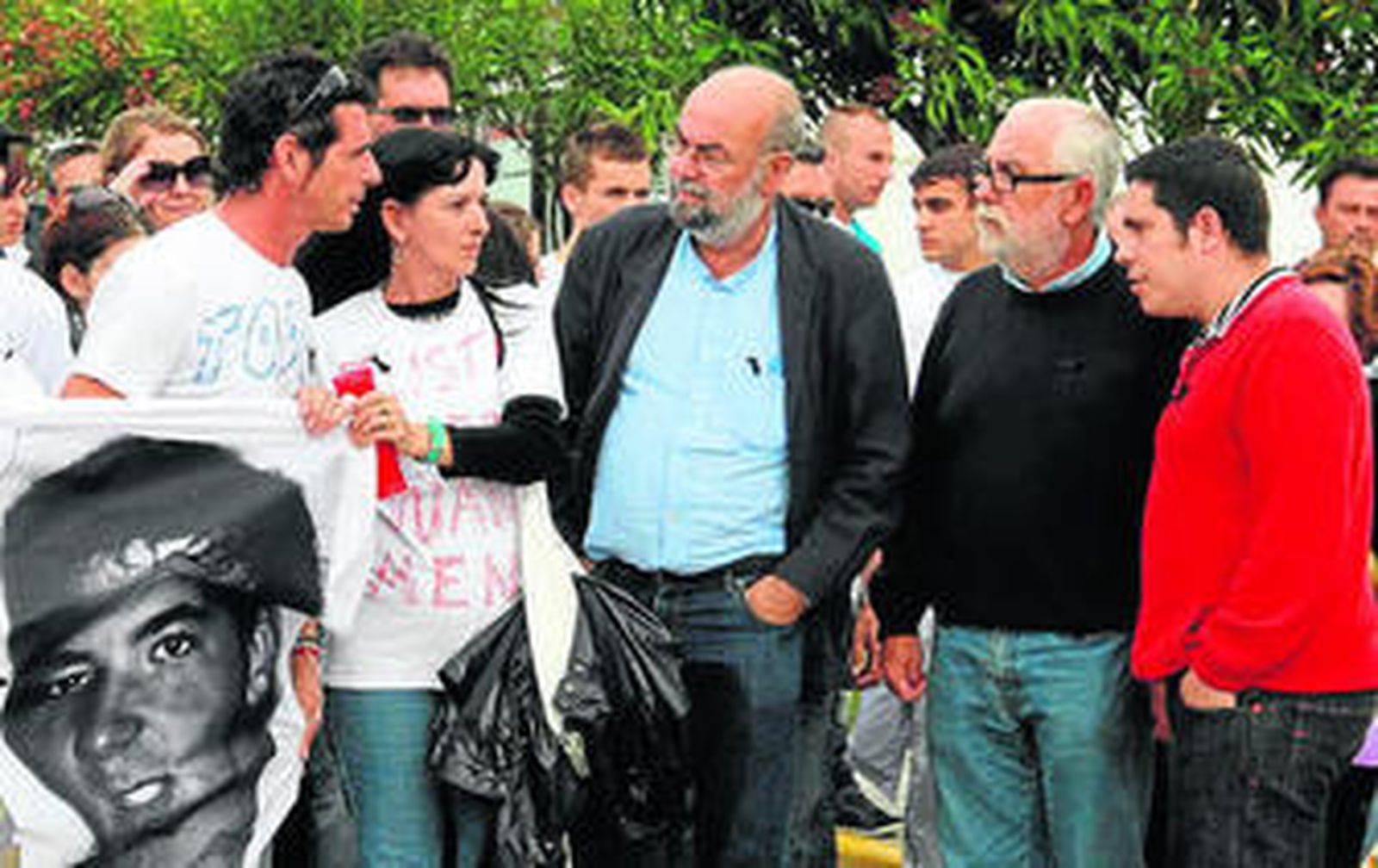 Conil se volcó en una protesta en la que expresó su indignación y su respaldo a los allegados de la víctima.