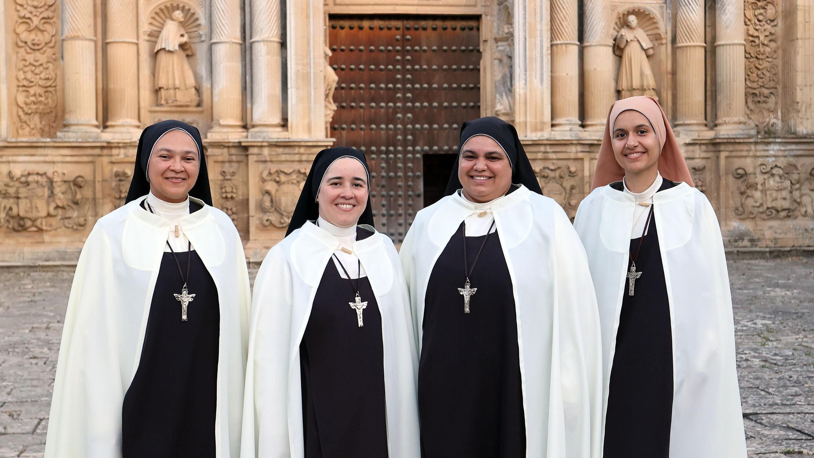 Imágenes de la misa de bienvenida a las hermanas Carmelitas en La Cartuja de Jerez