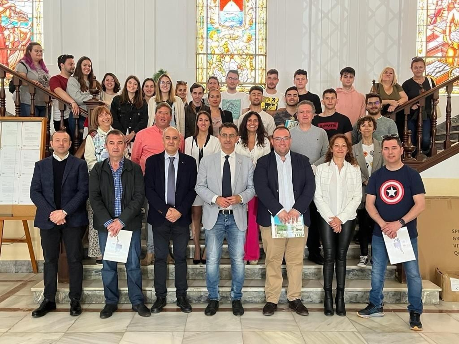 El alcalde acompañado de los firmantes del acuerdo sobre inteligencia gastronómica.