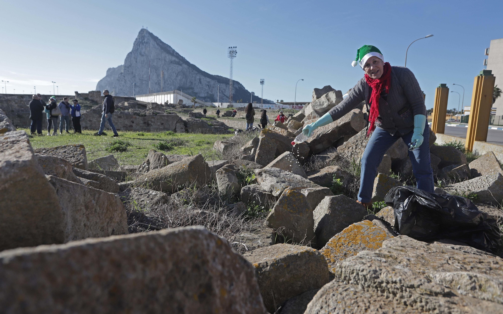 Limpieza del Fuerte Santa Bárbara de La Línea