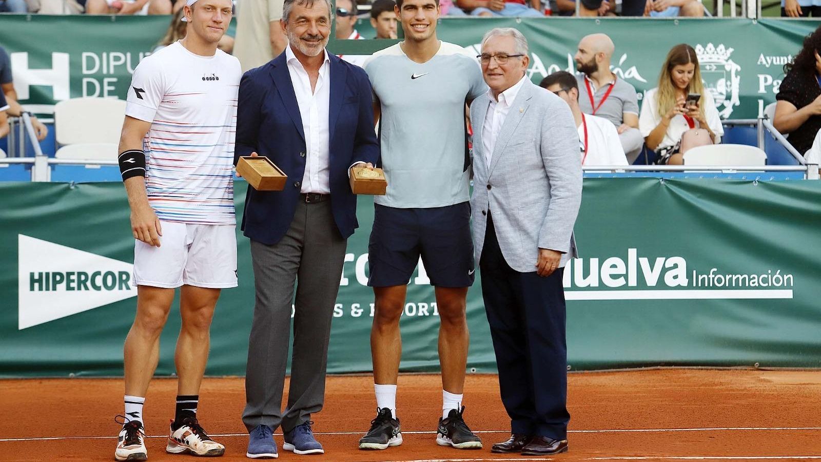 Sánchez Vicario y De la Campa posan junto a Alcaraz y Davidovich.