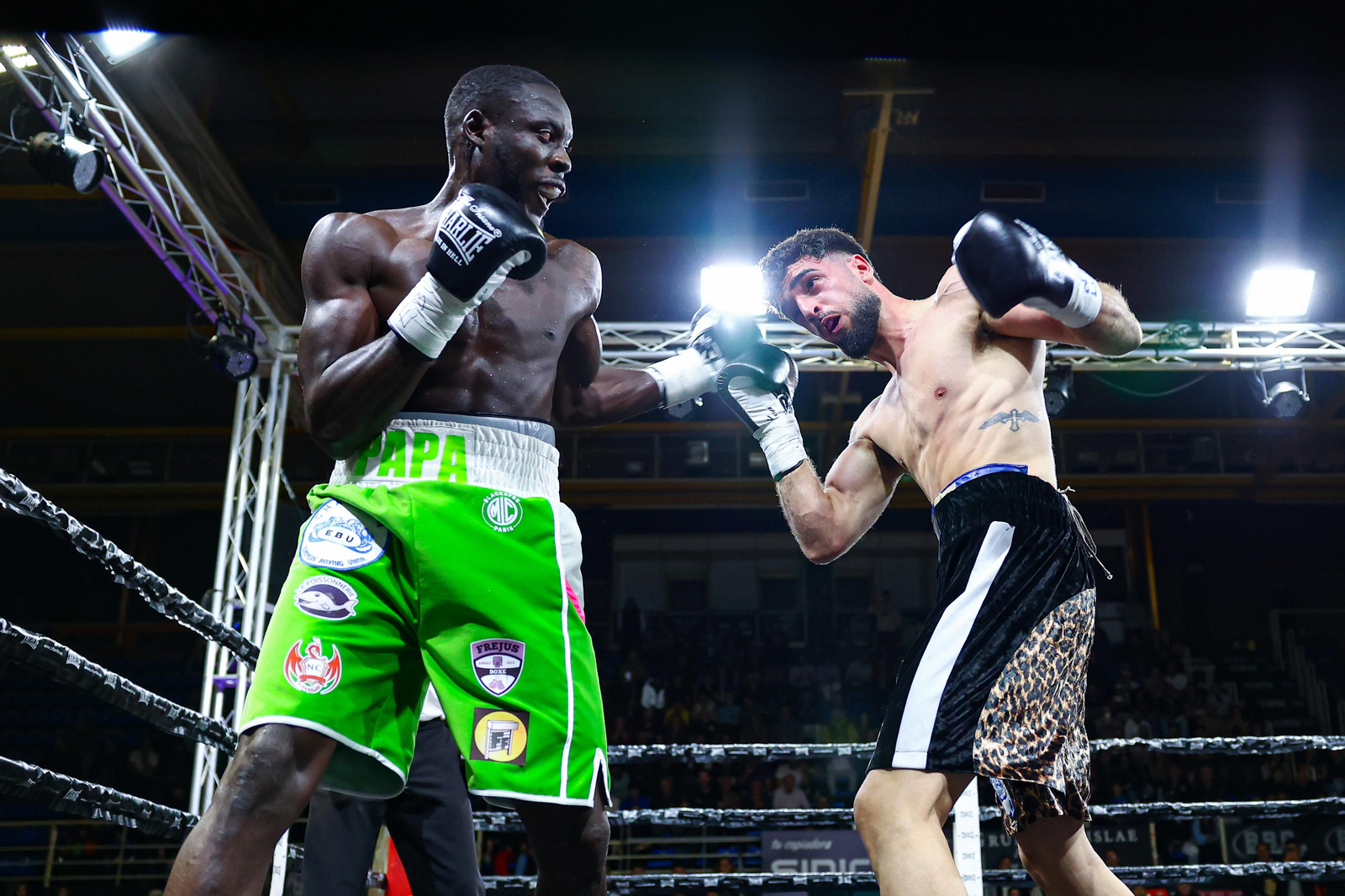 Las mejores fotos de la derrota de José Luis Navarro (El Cazador Jr) ante Gustave Tamba