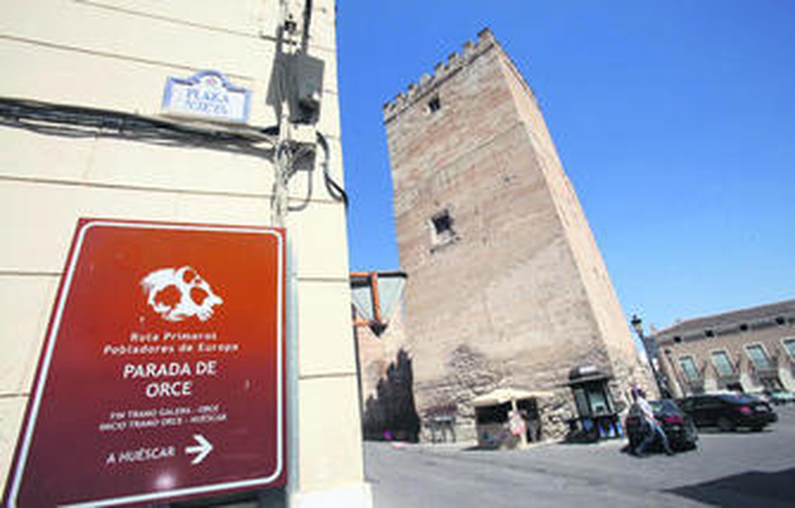 Cartel indicador del yacimiento de Orce en  la Ruta de los Primeros Pobladores de Europa.