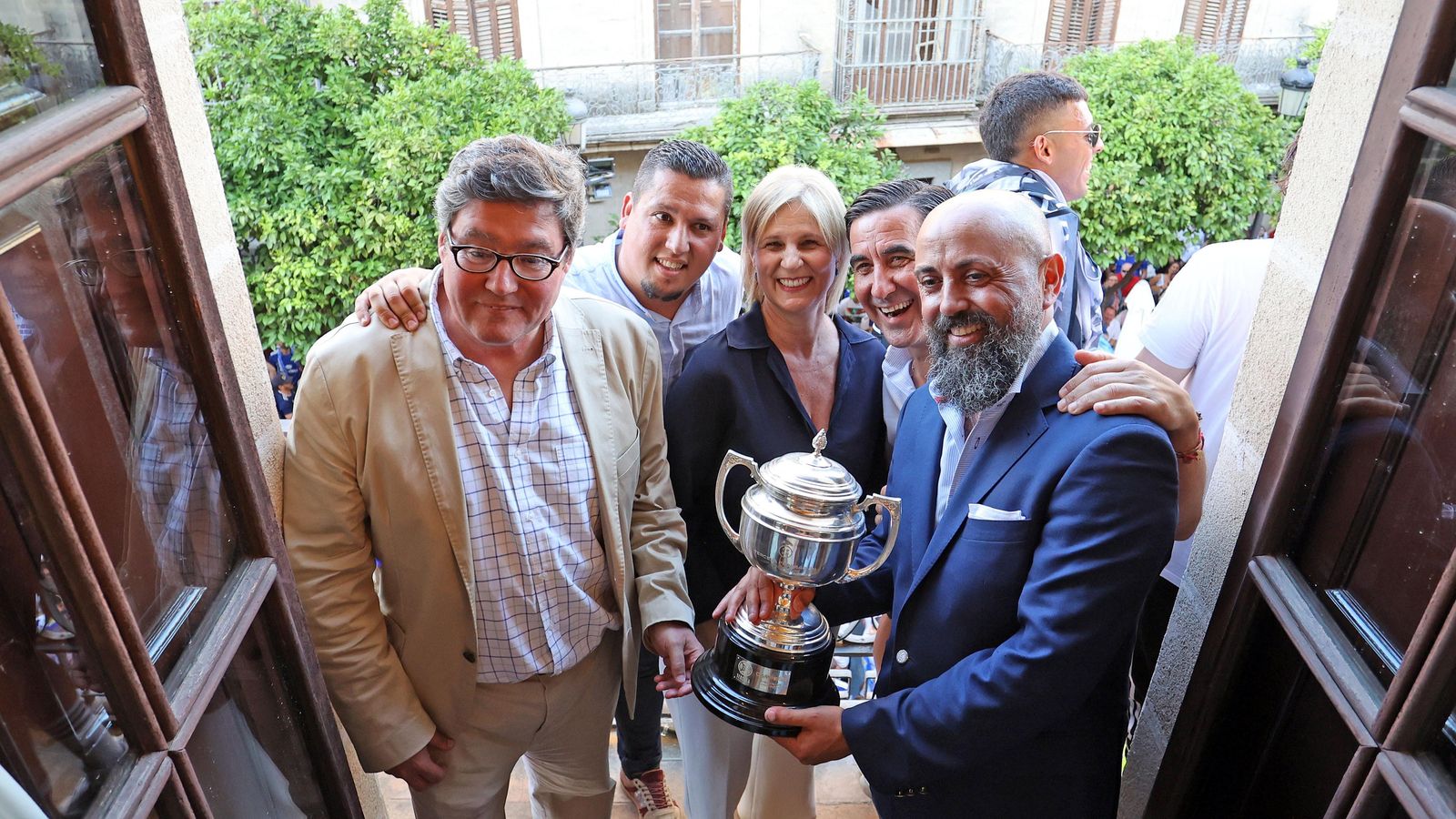 García-Pelayo, José Angel Aparicio, Juan Luis Gil, José Cepero y Jorge Garrido, con la copa de campeón,