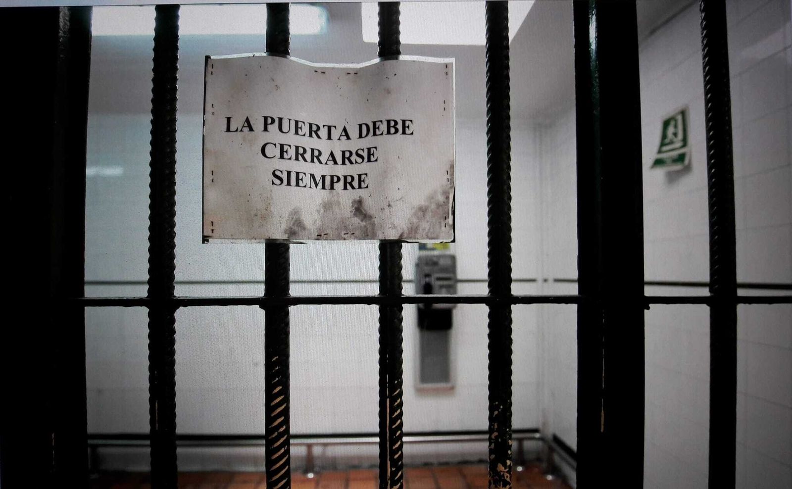 Un cartel en el interior de la prisión de Puerto II.