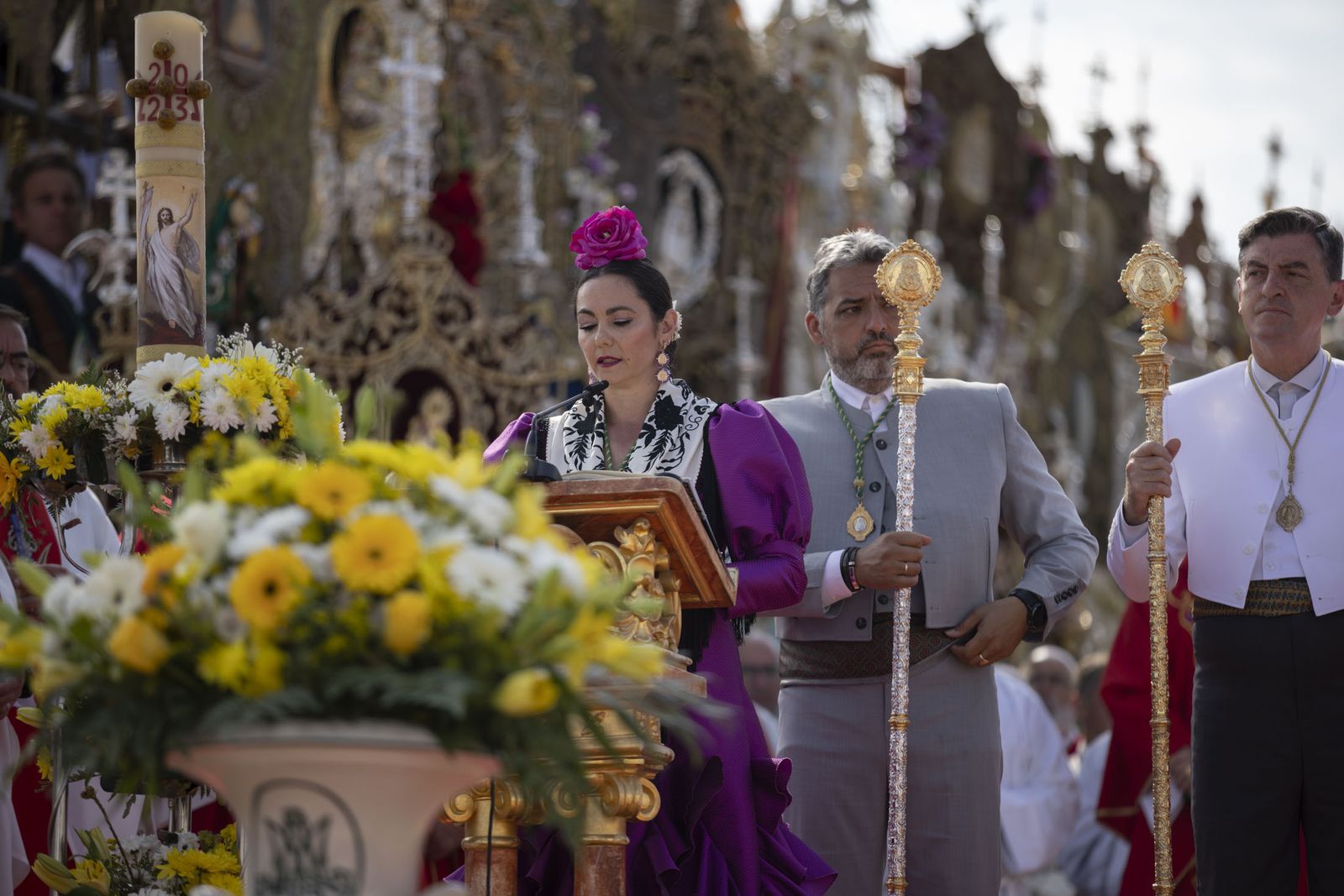 El Rocio 2023: Imágenes de la misa Pontifical del Domingo de Pentecostés