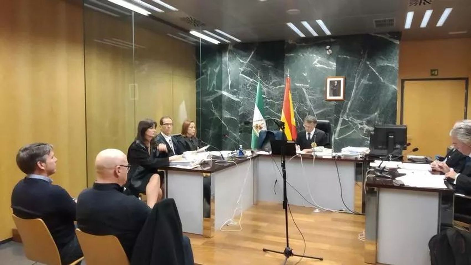 Imagen de la vista que fue suspendida en febrero de 2019, todavía con ambos acusados.