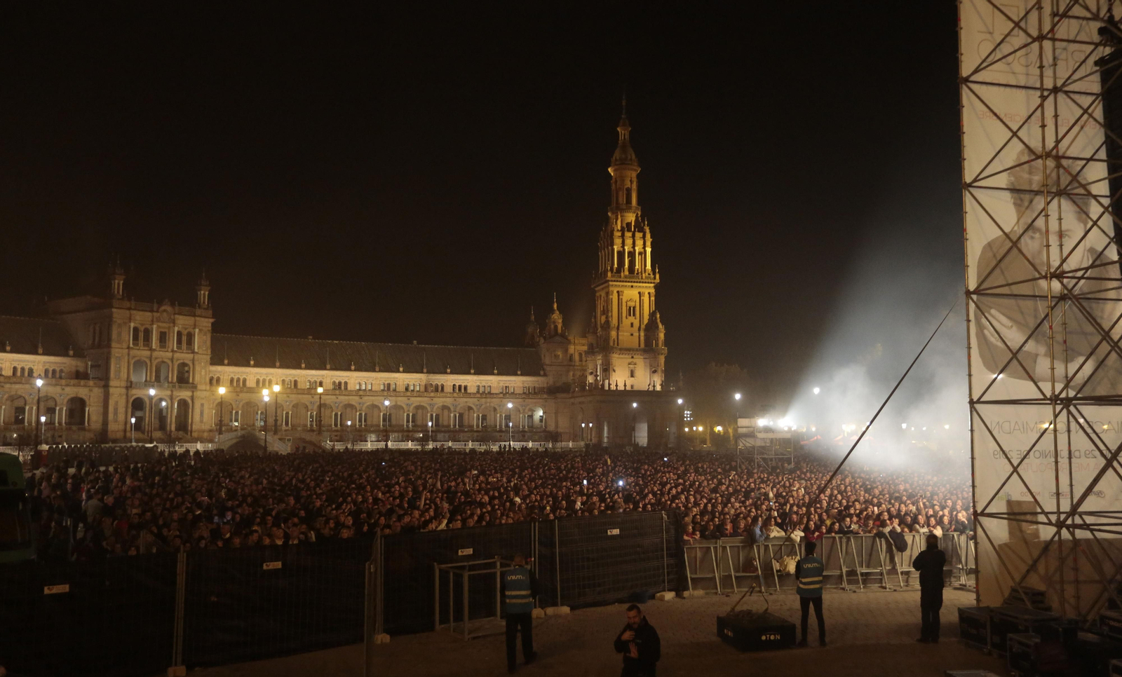 El concierto de Manuel Carrasco en la Plaza de España, en imágenes