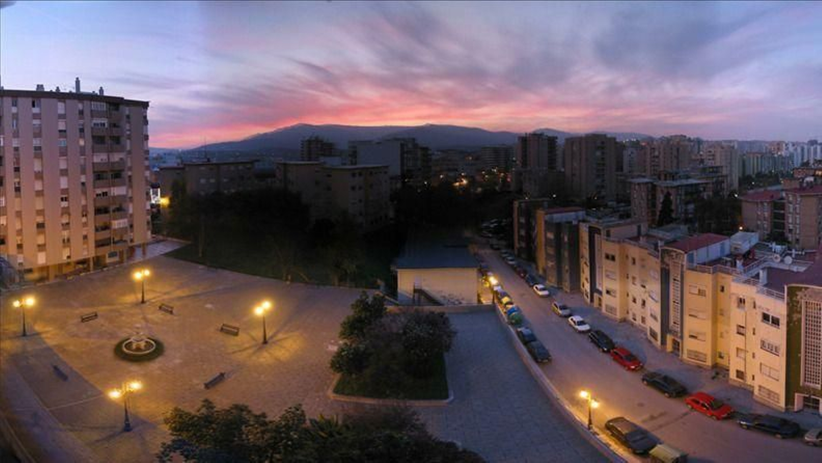 A la izquierda, plaza de la Inmaculada.