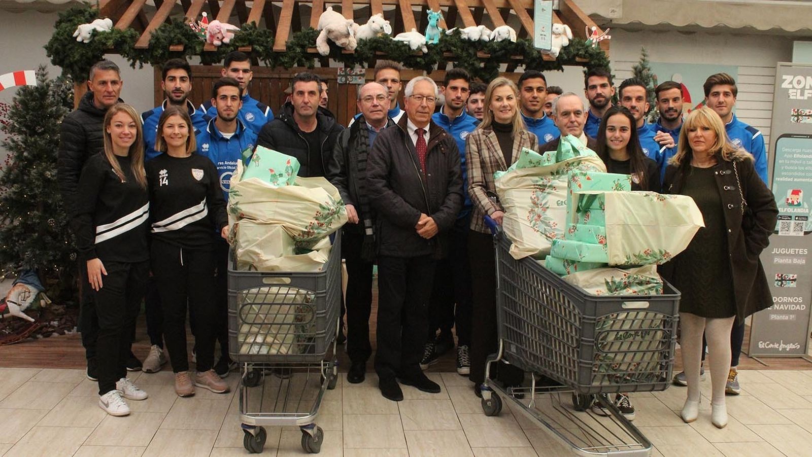 Enrega de regalos a los niños del Hospital del Xerez DFC