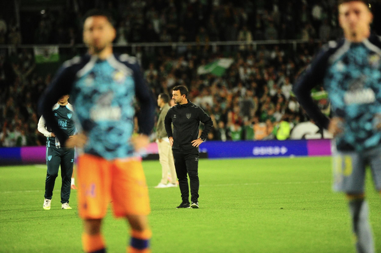 Los jugadores del Málaga CF piden perdón a la afición que viajó a Santander